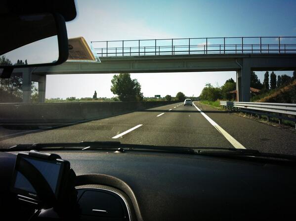 peterpingus's tweet photo. Partiti! Agganciato dai Portogruarensi (si dice così?) si va a metano verso la #transitionfest http://t.co/DiZECurDmF