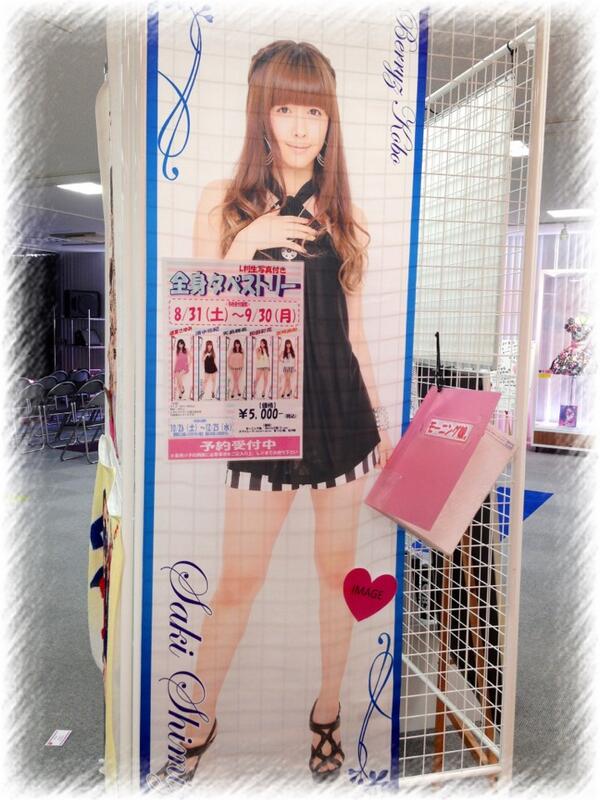 モール店、ハロショ全店で、ハロプロメンバー『全身タペストリー+生