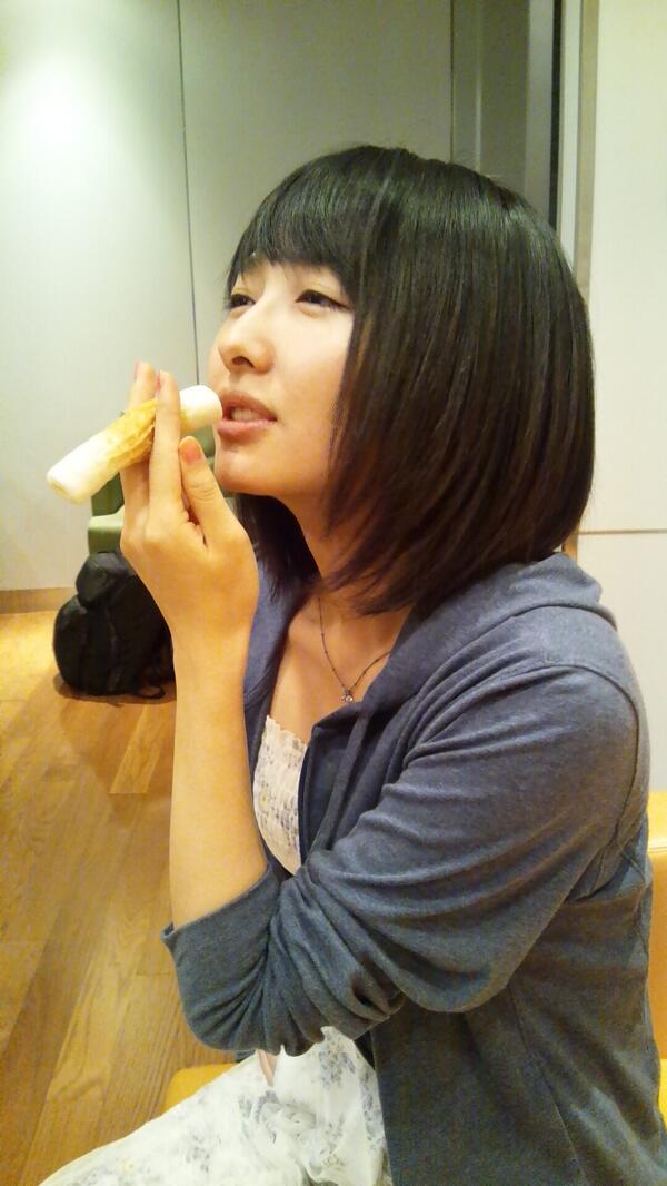 watanabeyui_Ton's tweet photo. 立花子さん一服中～。笑 http://t.co/85nFeRsgCw