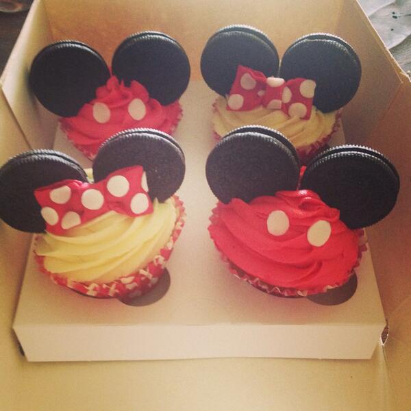 Minnie &amp; Mickey #cupcakes 🐭 with Oreo ears!