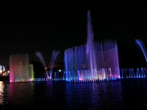 광교호수공원 분수대~ 음악은 강남스똬일~!