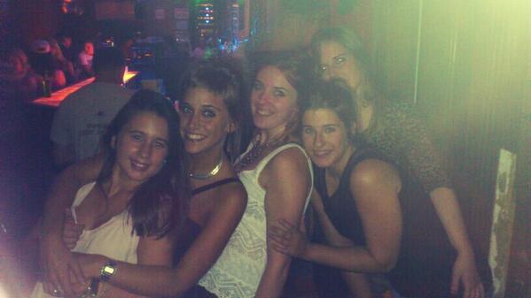 arianeg02's tweet photo. Buen juernes de despedidaa!! @agutierrez079 @eneritzp92 @GoraneUnzain http://t.co/55MiStbqFj