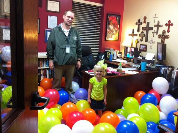 juliescloe's tweet image. “@petitjean5567: Happy birthday Mr. Crow!!! http://t.co/5K1cQuzRkn” //Reason no. 446. #teamccs #wehavethebestprincipal