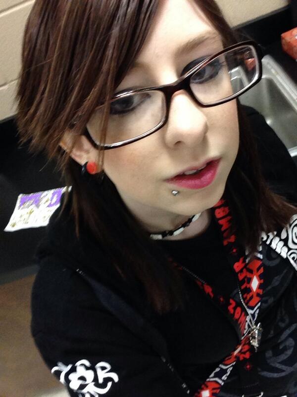 CakedOrder's tweet image. (( Punk out day! ))