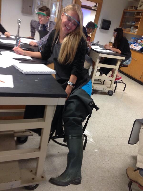 BATeamThomas's tweet image. @BellaBAMonz too! #chemclass #labprocedure