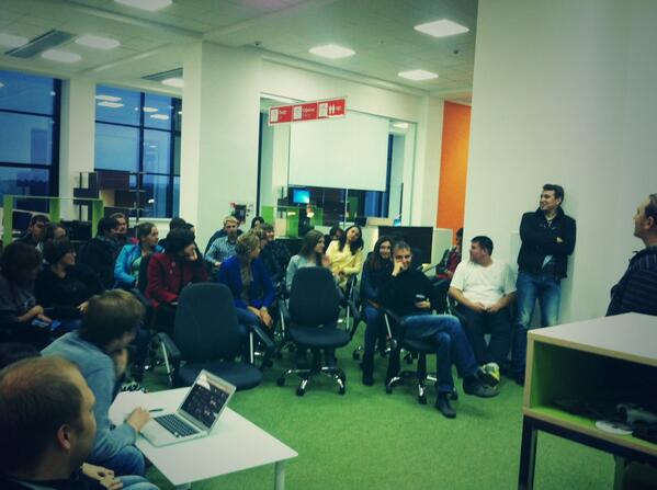 AhmetzyanovFF's tweet photo. Вы не можете быть бизнесменом, вы айтишник:) #itpark #chelny #посиделки #crashtest http://t.co/YLMkJM55ct
