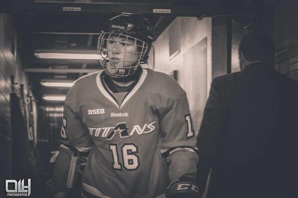 ClaueJB's tweet photo. Hockey is the reason why I stand tall today! #mylife #passion #keepfighting http://t.co/tsSEuil4Hs
