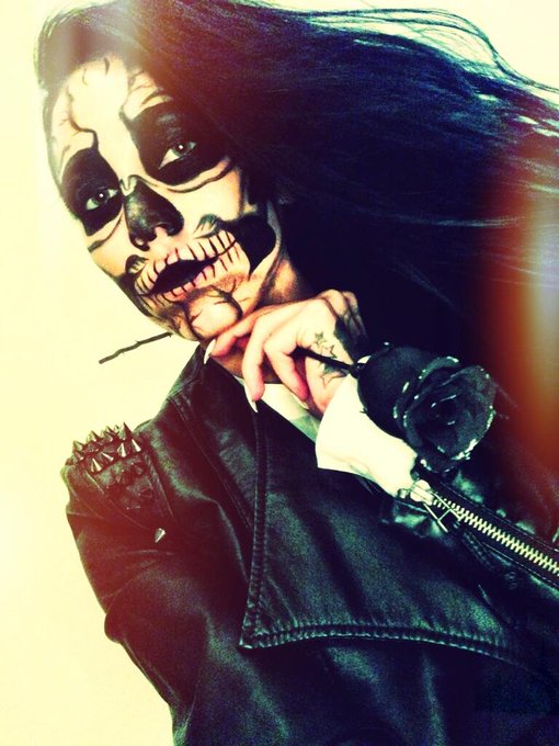 Check out my makeup I did last night !!! Halloween is coming up yay ! http://t.co/FjRKfeMZMr