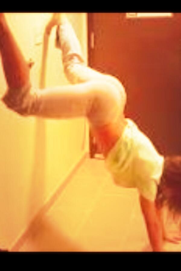 we_conner's tweet image. My friend can twerk ha