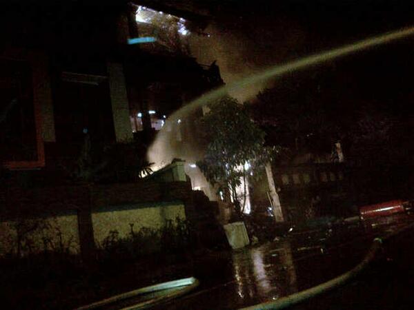 bpbdbadung's tweet photo. Membantu kodya denpasar dalam musibah kebakaran rumah akibat meledaknya tabung gas elpiji http://t.co/v8Ntq7IU9f
