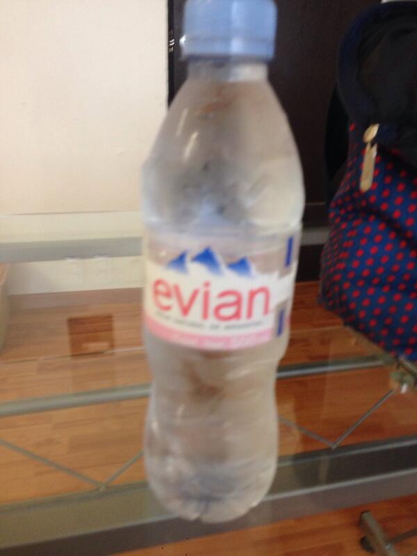 AnabelemC's tweet photo. @ClaraGSCh @AnaPaulina_Gitu las extraño!!! Jajajajaja http://t.co/6eIuGfSAXy