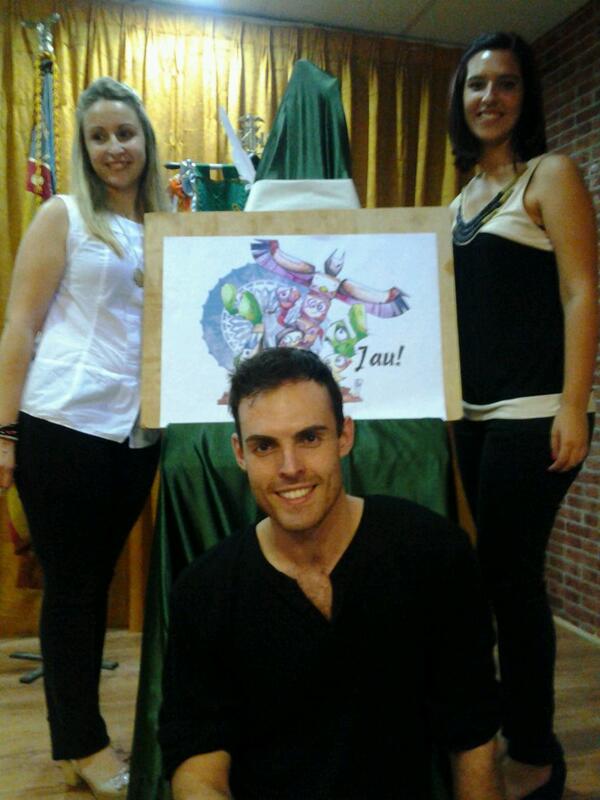 FallaPrimadReig's tweet image. Ana, FM13 y la recién nombrada FM14, Marta @martammt, con Mario Gual y #Jau, su boceto para nuestra fallita infantil