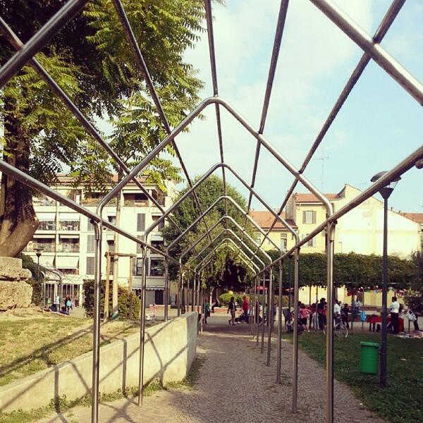 Cose che amo di #milano - Parte 2 #corsosangottardo #giardini #ascaniosforza29 #navigliopavese by lautedeschi