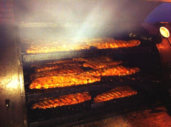 Wholey_Cow's tweet photo. Amazing beef ribs @smokestakUK at @StreetFeastLDN http://t.co/u8T3N9MatX