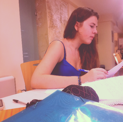 AixaM_96's tweet photo. Empezando 2º de bachiller responsablemente @MartaVicRo jajajj http://t.co/LJcVMARjhd