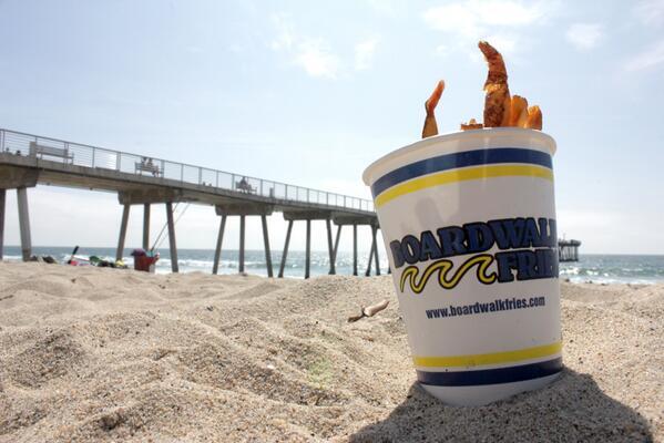 BoardwalkSoCal's tweet photo. Boardwalk Burger + Boardwalk Fries + Beach = A #HappyFryday! #Foodie #OC #Hermosa #Huntington http://t.co/ZoNYHeg15C