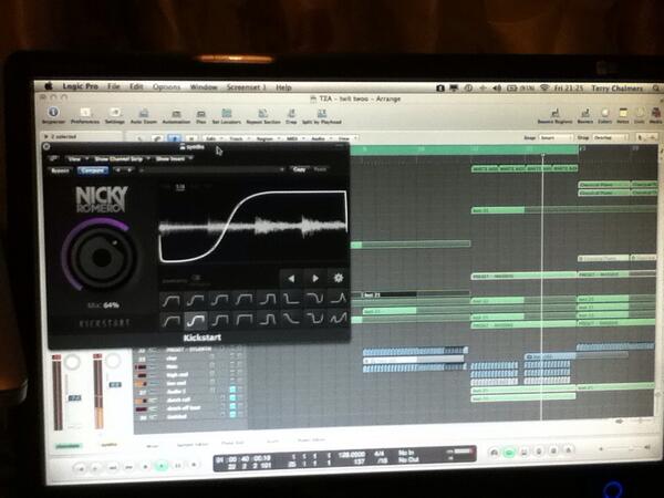 Terrychalmers's tweet photo. This @KickstartPlugin is great at getting into the groove of the track without fiddling with the compressor! http://t.co/pyYdWFUnKy