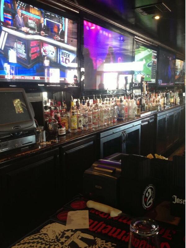 2ndFloorHB's tweet photo. It's Friday... End the workweek on a high note with some post-work drinks. You deserve it!  http://t.co/Br1O7MUnwI http://t.co/RASAOwBiHi