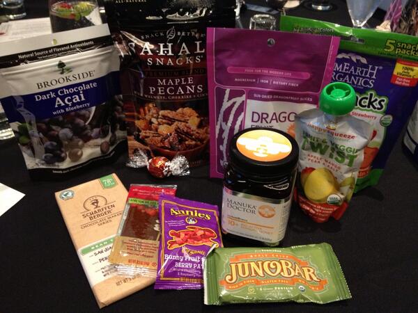 TheHouseofCarbs's tweet image. @TheHouseofCarbs: "Live food blogging." Or as I'll call it "taste and type." #ifbc #HopeIDontGetSick