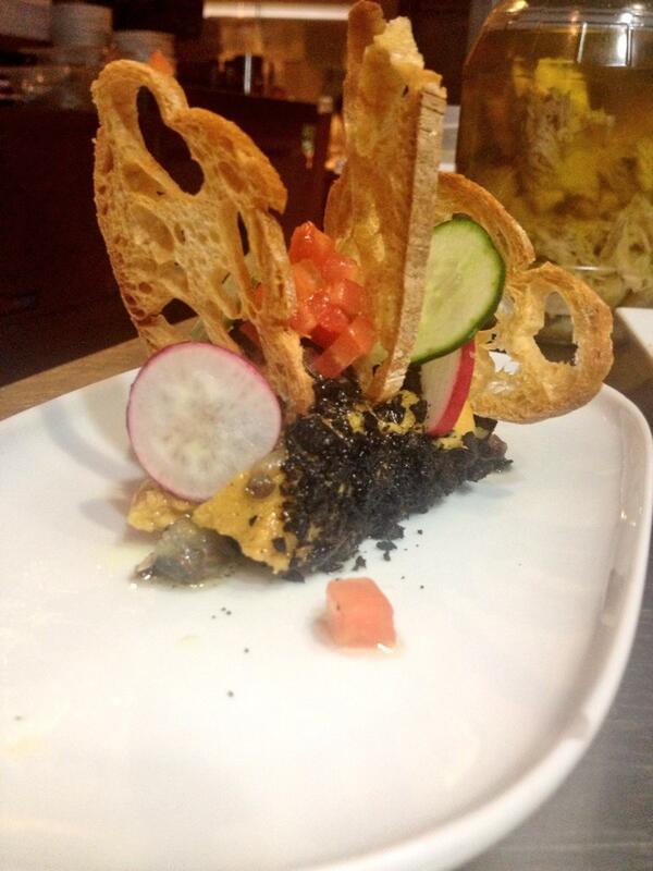 CasaViart's tweet image. Després del nostra pont de la cuinissima tornem amb #cartanova i moltes piles, cigró, especie i crudité #tapa