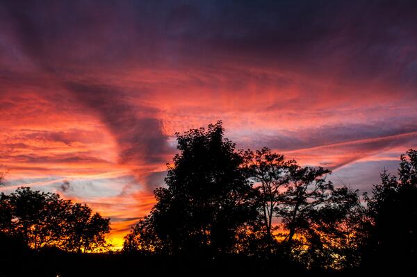 Mark_Barthelt's tweet photo. @Skilling - tonight's amazing sunset, as seen from Lisle IL http://t.co/Pp74yZVp6z