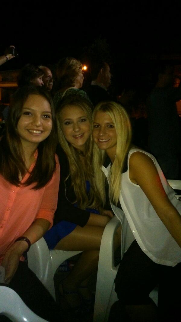 Judithblb's tweet photo. Empezamos la nochee @macarenasayago @judith_nn_ http://t.co/k9iZjoHTuX