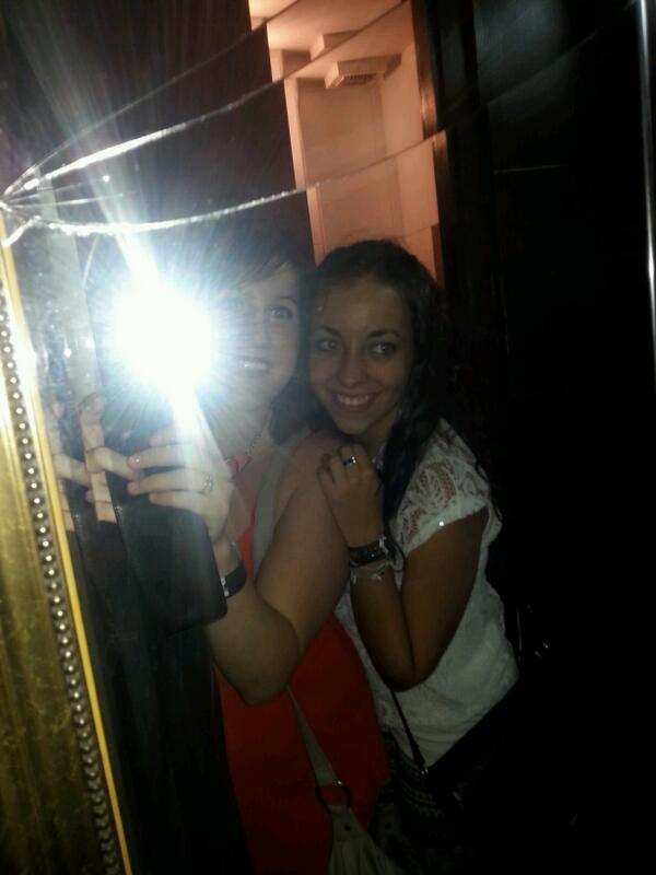 MariaaSuus's tweet photo. Sta noche @laurituu y yo ns vams a bebr asta las copas d los arbols bueno no slo lo q ls exmnes no ns an dejado beber http://t.co/y7C8w7J49q