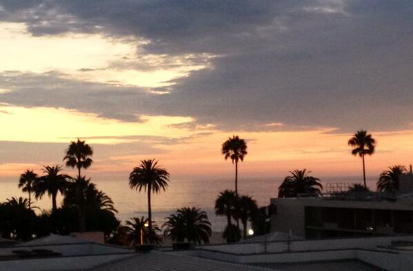ellebee_01's tweet photo. perfect end to my first night home <3 #westcoast #sunset http://t.co/rNkIwaL23J