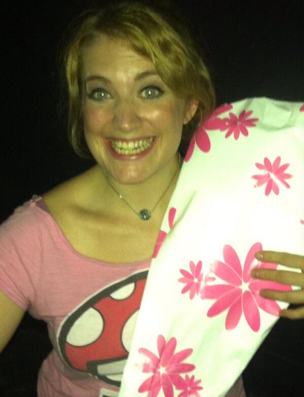 AriLeask's tweet photo. Opening night show flowers!!!! Who is the luckiest lady ever??? Thank u @Jeni_Walls !!! http://t.co/s1g3fWRLfU