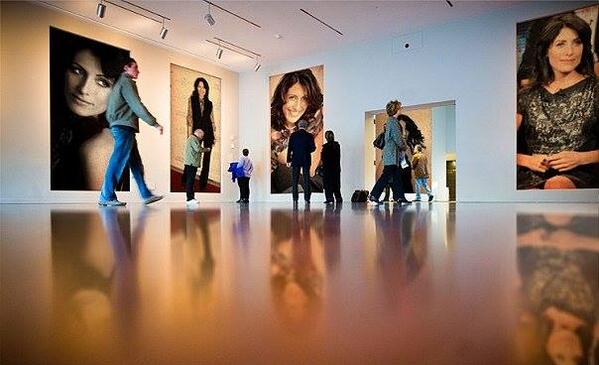 TheLisaEArmy's tweet photo. Aww, this is so COOL!! A fan-made dream LISA EDELSTEIN Exhibit.  WOW! Courtesy of LisaEdelsteinNewsFB #WeSupportLisaE http://t.co/UuBpuen1Cv
