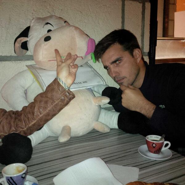 Et alors? #roussille #santafé #6h30 avec <a href="/YoYo_LaDeglingo/">Meg LaYoYo</a>