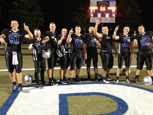 sofofootball's tweet image. Some happy seniors! C/O 2014 doin WORK tonight! #itsarivalry #sawedemoff #tookitback