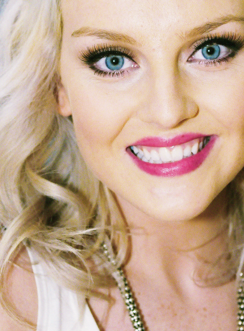 LMTeamTR's tweet photo. "your eyes irresistible " #perrieedwards #zaynmalik #littlemix #eyes http://t.co/NT8sCmATAA