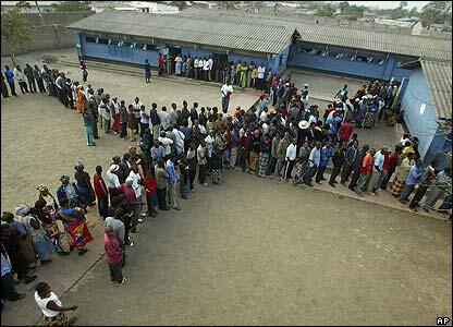 Q4ALLza's tweet photo. Who has time to queue like this?! We will do it for you! http://t.co/A12YuhrTi4