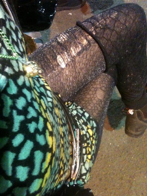 PepperWolffe's tweet photo. Hanging at the train station #rippedstockings #fishnets http://t.co/cKGjNxMrB2