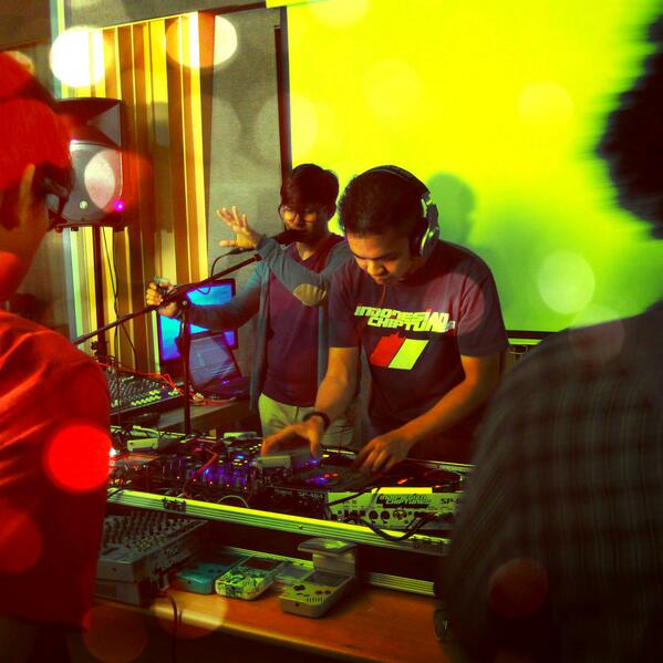 <a href="/DYZTRK/">DYZTRK Chiptune</a> live performance at SAE Jakarta #chiptune streamzoo.com/i/13528692