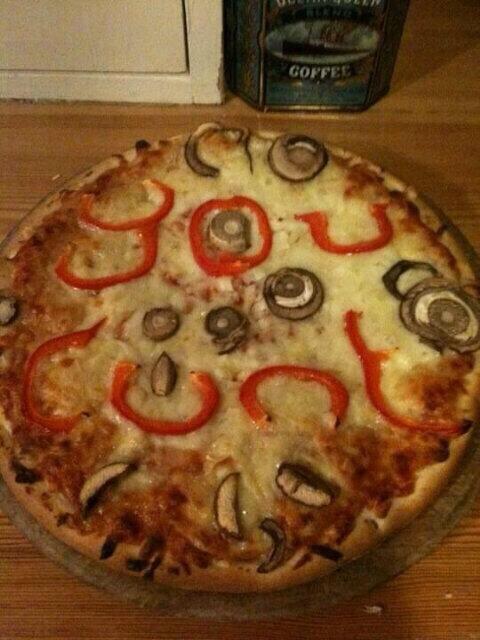 mikehuntitches2's tweet photo. @kevindiffin fancy a pizza for breakfast http://t.co/NBNd6uIcR1