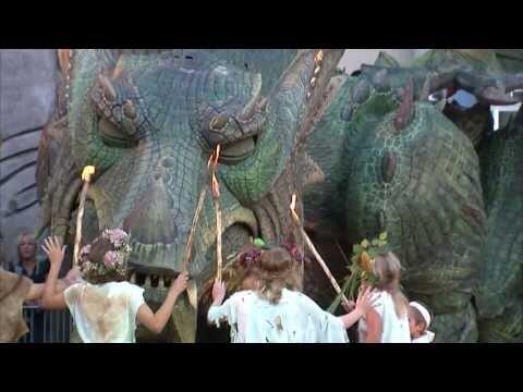remco_p's tweet photo. Meet a 30-Foot Dragon The World’s Largest Walking Robot http://t.co/i6dNFnH4t6 via @9GAG http://t.co/K0r8ctkjDn