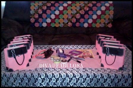 divafabulosa's tweet image. The #realsies #lashbash goodie bags are ready!! Woot Woot! @ipsy @BenefitBeauty #lashbash!