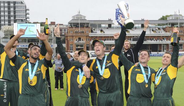 HomeOfCricket's tweet photo. I think @swannyg66 enjoyed Notts' victory! #YB40 http://t.co/IbcELC2RAS