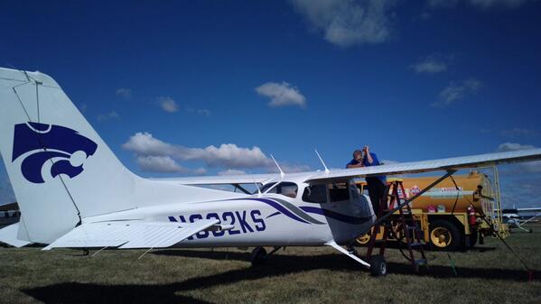 AlphaEtaRhoHQ's tweet photo. Everyone is all fueled up and ready to hit the air, for this afternoons air events! #AHP #Frasca #Aviation http://t.co/j2felZBMtm