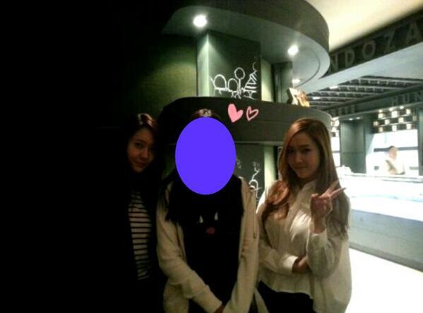 [PIC][06-11-2013]Selca của Jessica và Tổng GĐ SINA - Page 2 BUsIHoACMAAlTzN