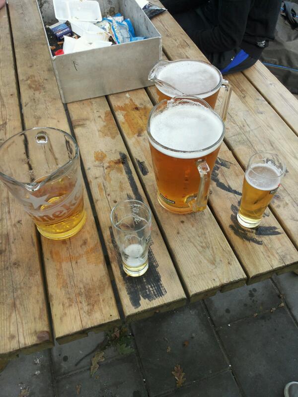 Sander_zegt's tweet image. “@superrobin12: Bier zuipen jooo!! @SDC_Putten http://t.co/vwrfJWfehS” #spartaaa