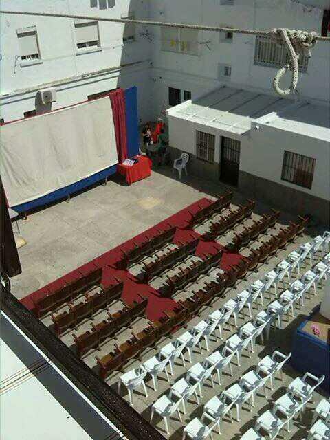 PortusBaesippo's tweet photo. CINE EN PLENO BARRIO!! http://t.co/cYuF2KFvqt