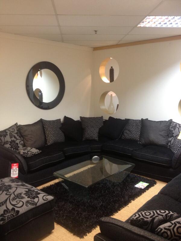 aberdeen_angus1's tweet image. The countdown start 5weeks from now I get my sofa built in iPod/sub/surround sound #cornersofa #sofaden