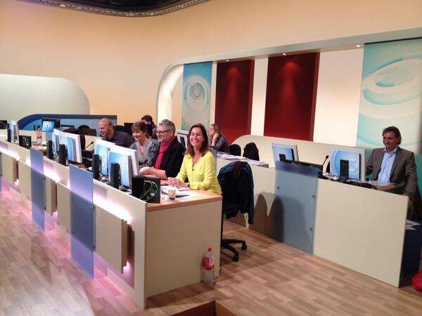 Die #SocialTV Crew des <a href="/hrfernsehen/">hrfernsehen</a> zur #LTWHe, btw13. <a href="/ClaudiaSchick/">Claudia Schick</a> präsentiert morgen unsere Recherchen. #hrwahl