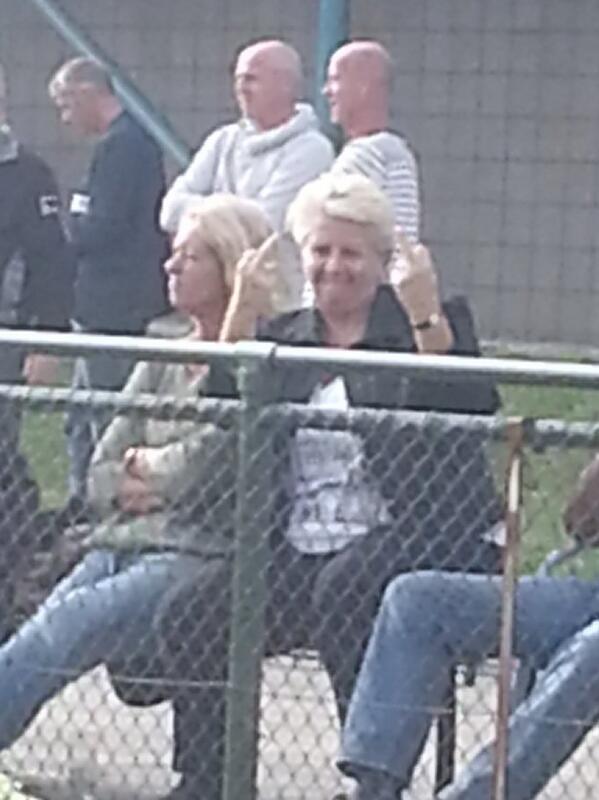 vincent__11's tweet photo. @IngridVermaas1 #heibel langs de lijn! http://t.co/xE4roPNxwI