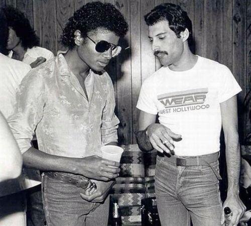excentricorui's tweet photo. "Si, Michael, hoy toca el excéntrico!"
"Posta Freddie? Voy de una! Donde es?"
"El 35mm, en Jorge Newbery 3519" http://t.co/8tqZ6rSsml