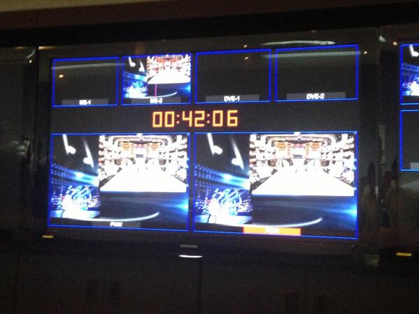 추석에도 고생많은 댄싱9~ 생방끝 
오늘 부조지원으로 나도 오늘 일과끝!
생방중에도 우워~감탄연발! 다음주도 기대만발! 
이 시간에 만난 슈스케팀도 화이팅!
어제오늘 회의에 땀뺀 우리 엠카팀도 화이팅! ㅎㅎㅎ