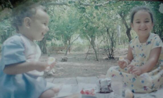 Eskiden çok eskiden,
Ben daha çok küçükken...
Bu fotoğrafı çok seviyorum